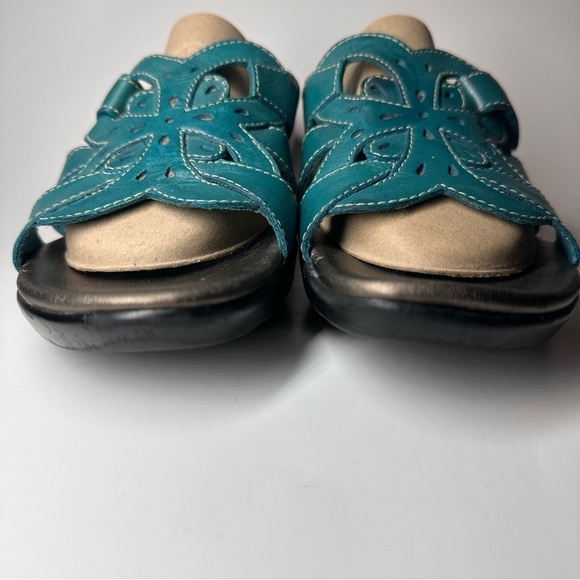 Clarks Bendable Women Sandals Wedge Slip On Floral Strappy Leather 9.5 Teal Blue - Picture 5 of 13